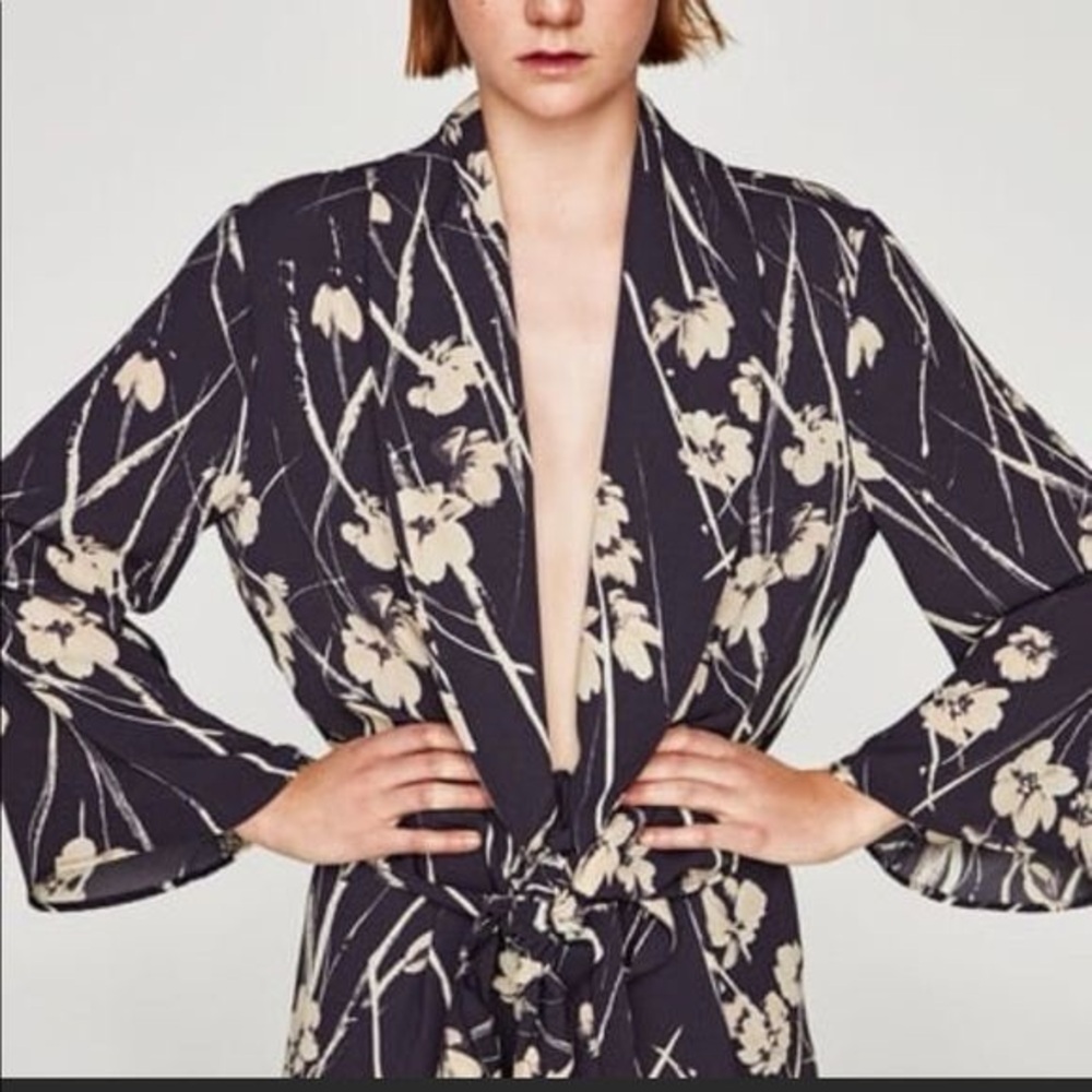 Zara Navy and Cream Floral Blouse